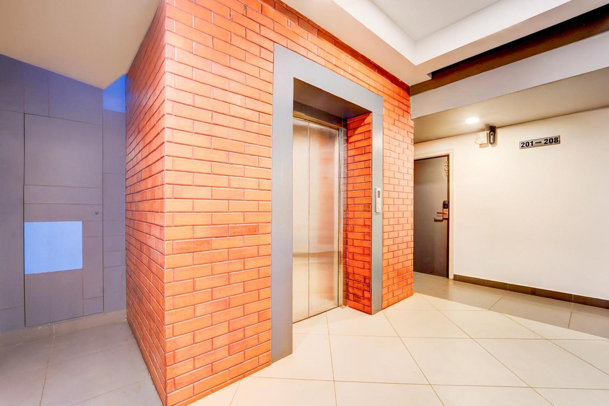 Super Townhouse Oak Mangalor Kültér fotó